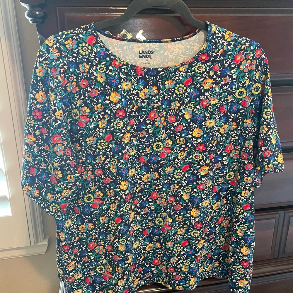 Lands’ End Floral Navy Multicolor Short Sleeve Top Casual Everyday Shirt